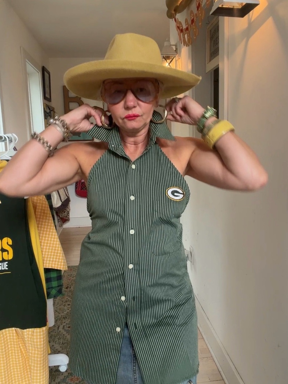 Green Bay Packers Womens Sleeveless Button-Up Top in Green Stripe
